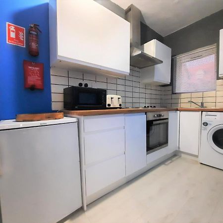 3 Bedroom Semi Detached House With Parking, Wifi Colchester Exterior photo